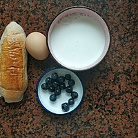#硬核菜谱制作人#蓝莓面包布丁的做法图解1
