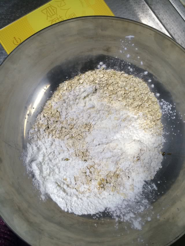 燕麦红糖提子饼干的做法图解2