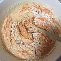 胡萝卜鸡蛋饼的做法图解1