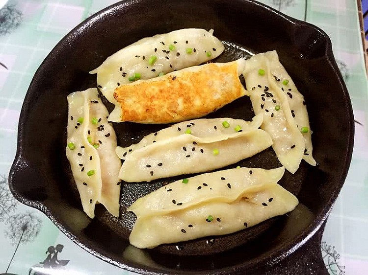 洋葱肉锅贴饺的做法