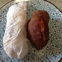 微波烤红薯的做法图解2