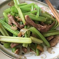 芹菜炒肉（早餐配菜）的做法图解3