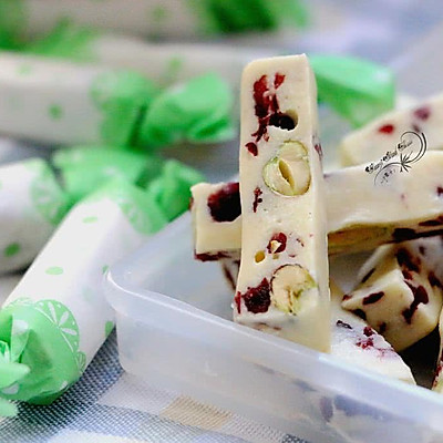 蔓越莓开心果牛轧糖