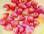 冻草莓的做法图解1