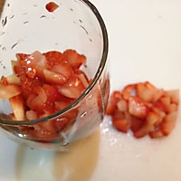 （热）草莓捞奶昔的做法图解1