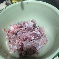 豆腐角焖排骨的做法图解1