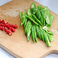 青椒鸡蛋荞麦面的做法图解1