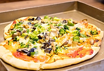 #硬核菜谱制作人#菌菇西兰花脆底披萨的做法
