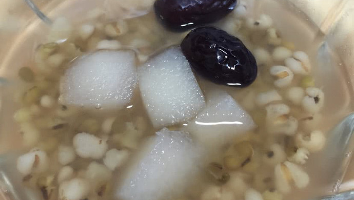冰糖雪梨绿豆红枣薏仁汤