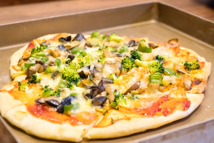 菌菇西兰花脆底披萨的做法