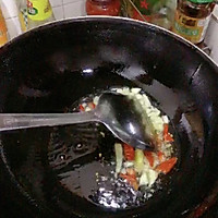 酸辣白菜炒肉的做法图解2