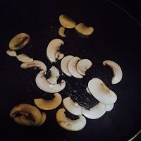 罗勒蘑菇鸡肉意面的做法图解4