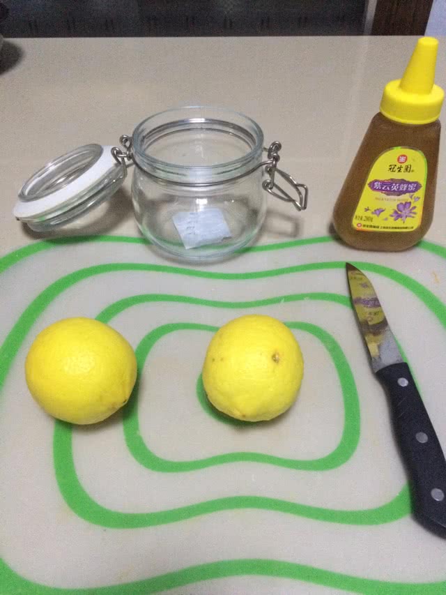 蜂蜜柠檬茶的做法图解1
