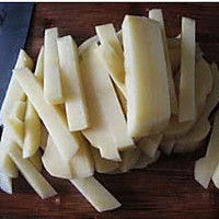 蒜薹炒土豆条的做法图解1