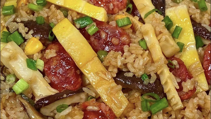 春笋腊肠煲仔饭