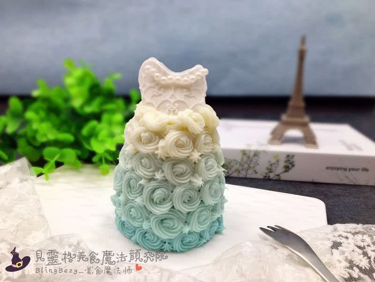 【美食魔法】玫瑰花渐变公主礼服裙马芬杯子蛋糕的做法