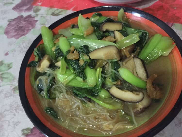 蘑菇炒油菜的做法图解2