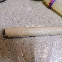 手抓饼做【烤肠毛毛虫】的做法图解4