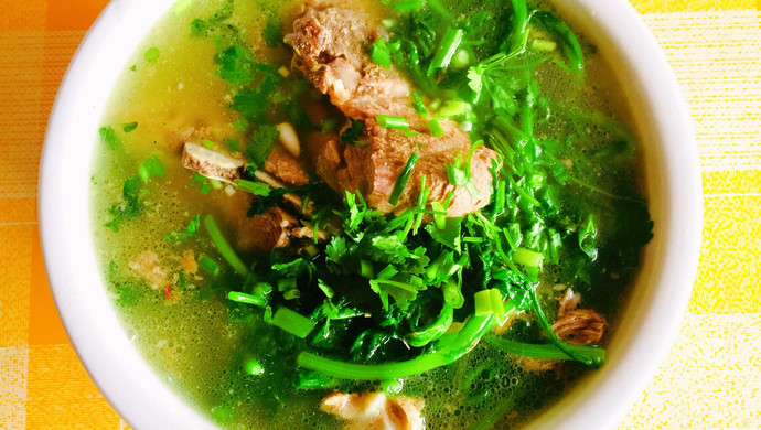 家常菜「茼蒿骨头汤」