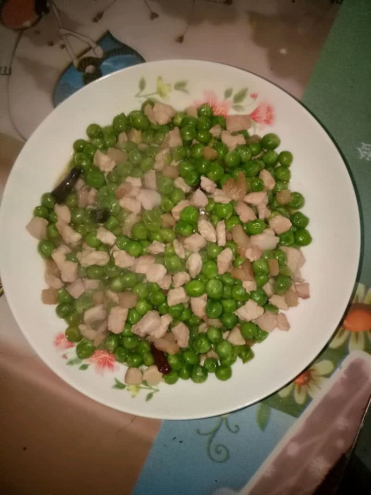 青豌豆炒肉丁的做法