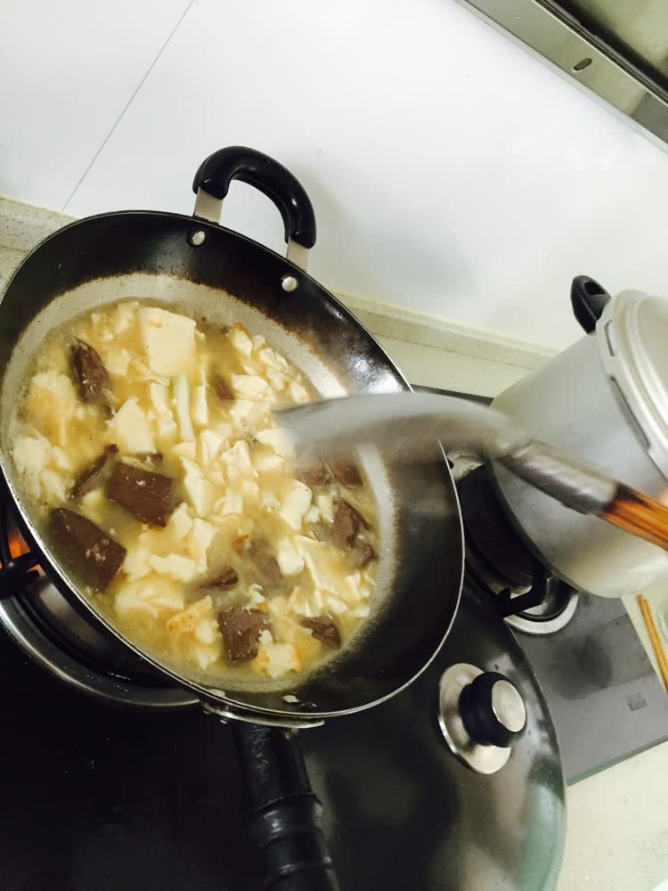 豆腐鸭血汤的做法图解4