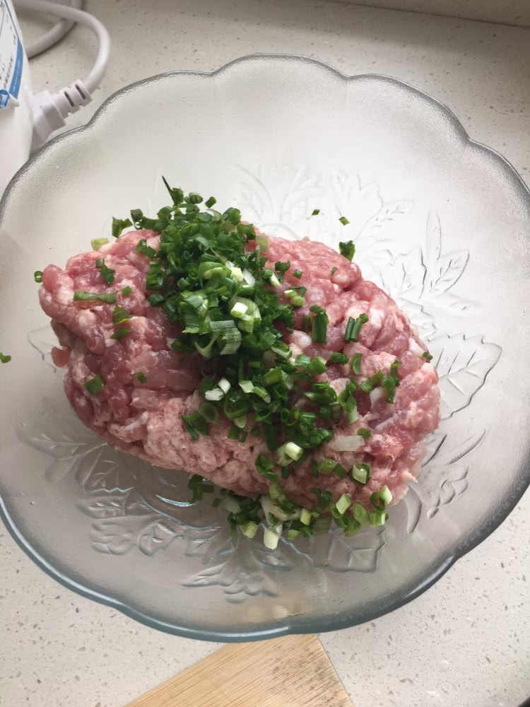 鲜肉馄饨的做法图解1