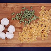 偷懒的时候 来碗青柠墨鱼丸意面吧的做法图解1