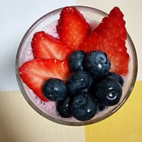 草莓蓝莓酸奶的做法图解5