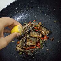 辣椒柠檬煎秋刀鱼的做法图解6