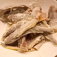 快速美味，香酥可口——油炸小黄花鱼的做法图解3