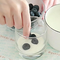 简单夏日宝宝甜品：秘制浓稠酸奶做水果小盆栽的做法图解3