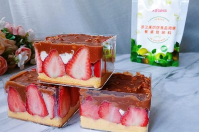 梦龙脆皮草莓盒子蛋糕