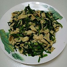 韭菜炒千张(干豆腐)