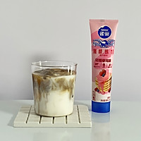 #鹰唛新食尚#草莓味茉莉冰茶拿铁的做法图解5