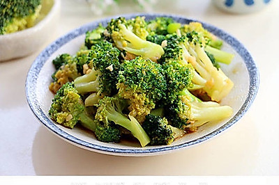 很简单的做法喜欢西兰花的人一定要试试看减肥餐必备