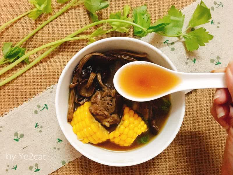 Tea tree mushroom and corn ribs soup