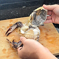 粤式葱姜炒蟹 | 做好螃蟹，从处理活蟹开始的做法图解3