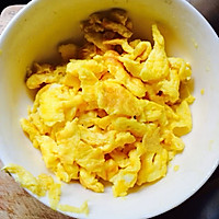 鸡蛋抄三丝（胡萝卜洋葱黄瓜）的做法图解2