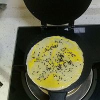 蛋卷模子做煎饼果子的做法图解7
