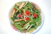 #刘畊宏女孩减脂饮食#芹菜炒豆干的做法