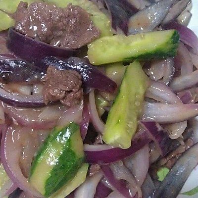 紫洋葱青瓜炒牛肉