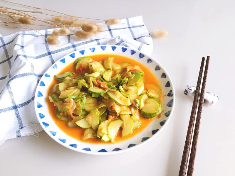 Stir fried eggplant juice melon in summer