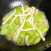 【孕妇食谱】菌菇鸡蛋烩丝瓜，清淡又鲜香，简单却营养～的做法图解9