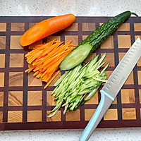 年夜菜简单快手高颜值京酱肉丝千张蔬菜卷的做法图解2