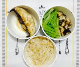 【健身餐】清蒸鸦片鱼+水煮芹菜+水煮草菇+糙米饭