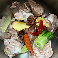 #黄河路美食#酱香大棒骨的做法图解2