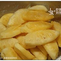 酸酸甜甜的菠萝炒鸡肉的做法图解1