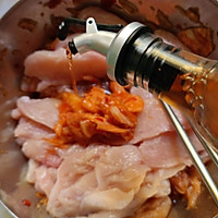 辣白菜鸡胸肉（低脂好吃）的做法图解1