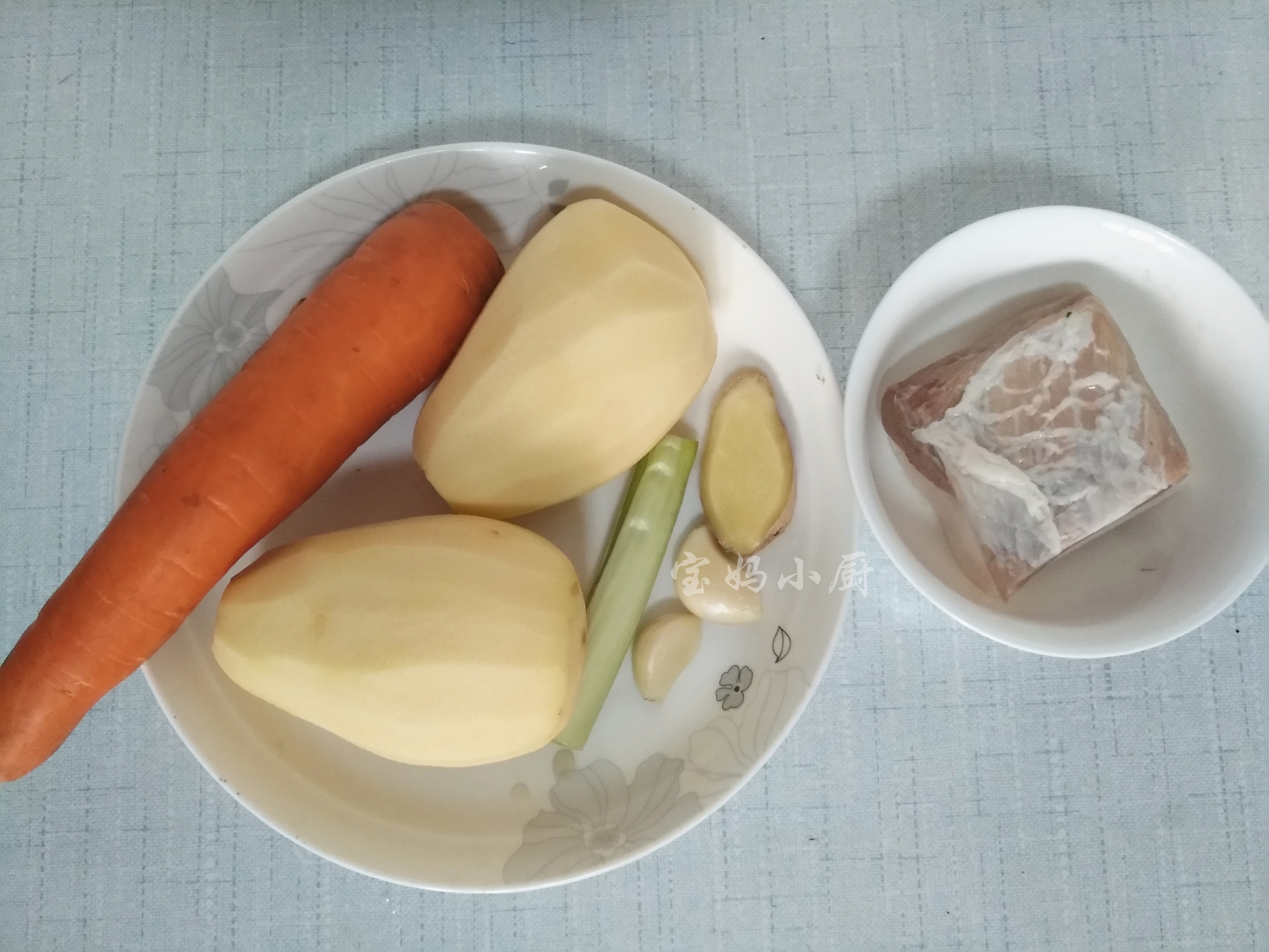 土豆丝炒胡萝卜丝,土豆丝炒胡萝卜丝的家常做法 - 美食杰土豆丝炒胡萝卜丝做法大全