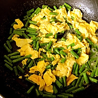 豇豆炒鸡蛋的做法图解3